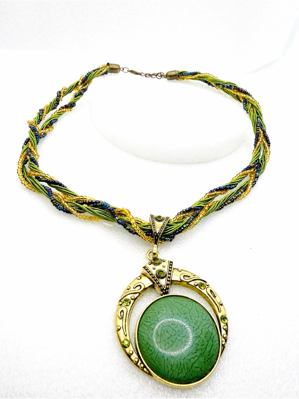 Vintage /Retro Oval Stone Pendant Cord Beads Braided Green/Gold Tone Necklace